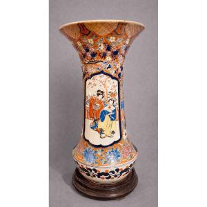 Large Japanese Cornet Vase, Signed In Red, Early 19th Century 