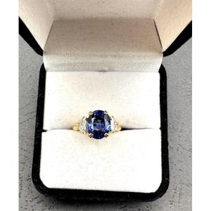 Yellow Gold Ring With Sapphire And Diamonds