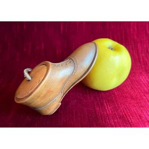 Snuff Box Match Holder In Carved Wood In The Shape Of A Shoe - Late 19th Century Folk Art