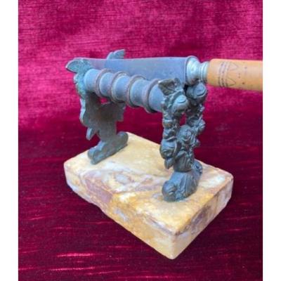 Knife Sharpener In Bronze On Marble - French Restoration Period / Louis-philippe - Early 19th Century