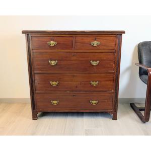 Elegant Classic 19th Century English Mahogany Chest Of Drawers