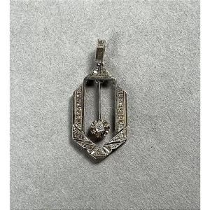 18-carat White Gold And Art Deco Diamond Pendant Circa 1930