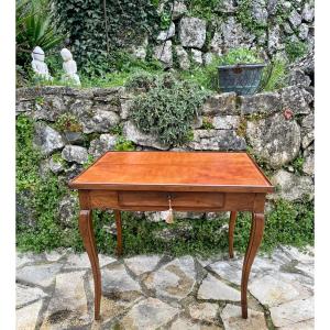 Petite Table Bureau Dite à Plateau « Cabaret » en Noyer D’époque Louis XV. XVIII ème siècle.