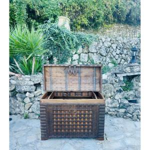 Imposing Indian Chest In Exotic Wood And Wrought Iron, 19th Century 