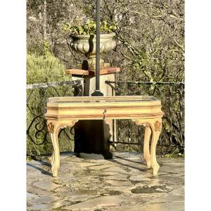 Louis XV Style Coffee Table / Display Case In Polychrome Painted Wood, 20th Century.