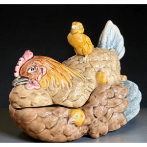 Egg Cup In Majolica Slip, Hen In Nest Brooding Its Chicks, Georges Dreyfus, Circa 1900