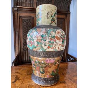 Large Chinese Vase In Nanking Porcelain Signed And Hand-painted, Crackled, Famille Rose, Qing