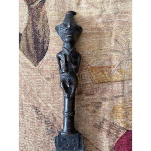 Ogboni Ceremonial Knife With Hieratic Figure – Yoruba, Nigeria, Early 20th Century