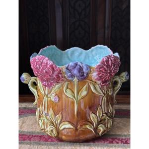 A Majolica Cachepot With High Relief, France, 19th Century - Onnaing