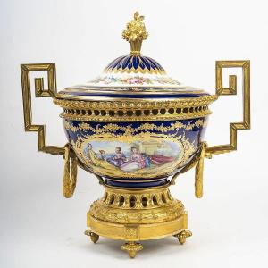 19th Century Sèvres Porcelain Covered Cup