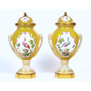 Pair Of Covered Vases In Paris Porcelain With Gilt Bronze Mounts 