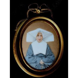 Niii Porcelain Miniature : "good Sister 2"