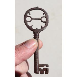 "renaissance Key (16th) Round Ring"