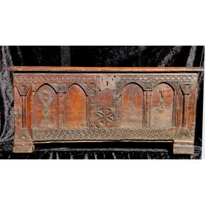 Pyrenees XVIe Century Or Ealier : "incredible Gothic Monoxylous Chest"