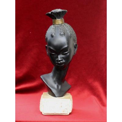 M. Dresse: Young Black In Chignon