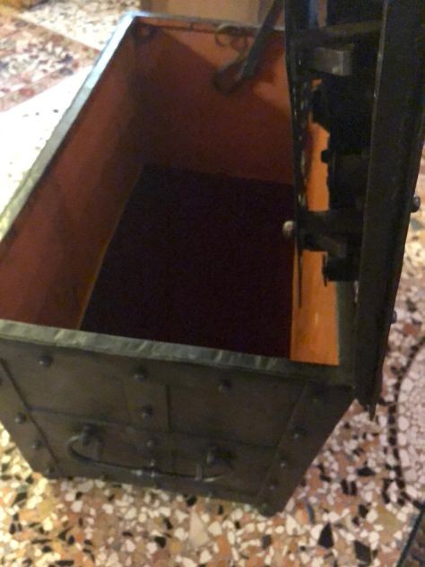 Cassa in ferro  del 1600 -photo-1