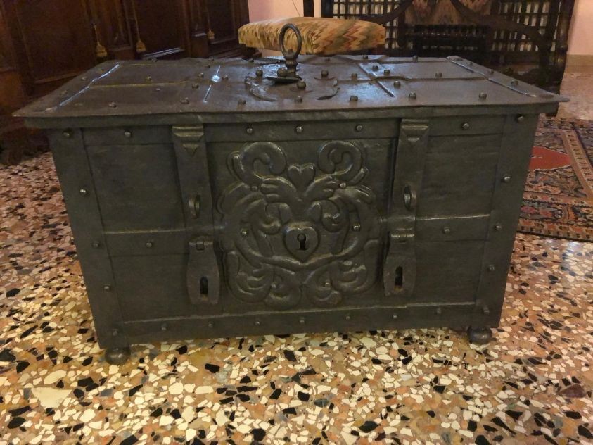 Cassa in ferro  del 1600 
