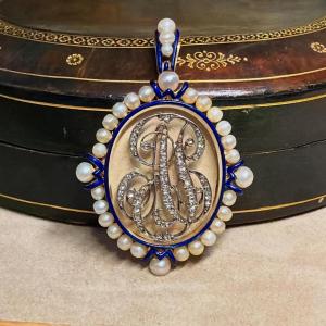 Souvenir Pendant In Gold, Diamonds And Pearls