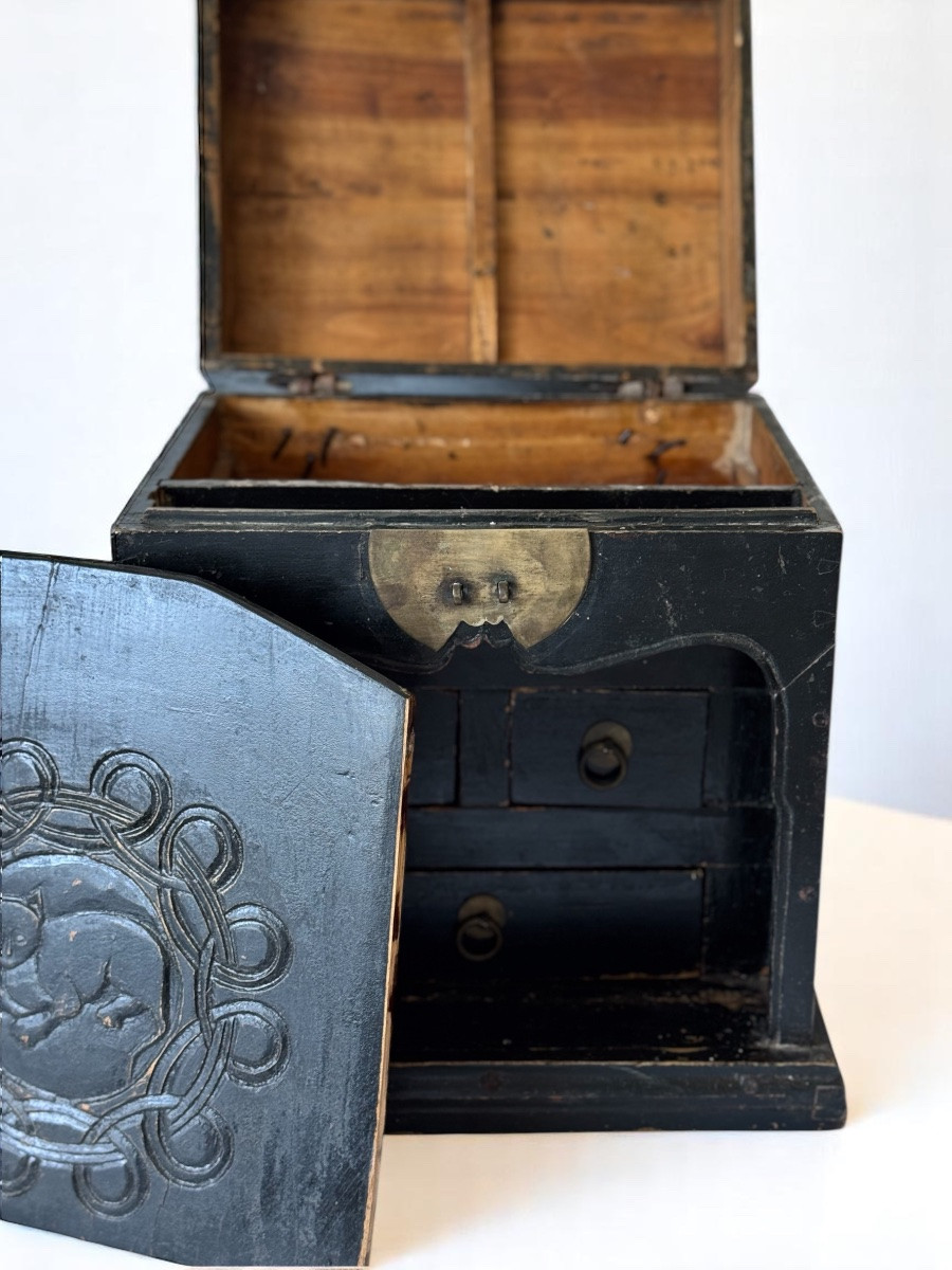 Baule giapponese in legno annerito, Gatto di fortuna – Periodo Meiji,  XIX sec-photo-2