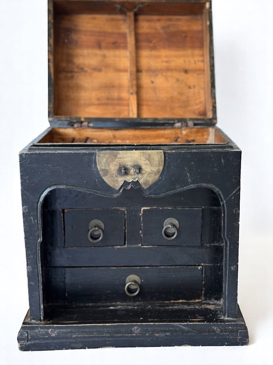 Baule giapponese in legno annerito, Gatto di fortuna – Periodo Meiji,  XIX sec-photo-3