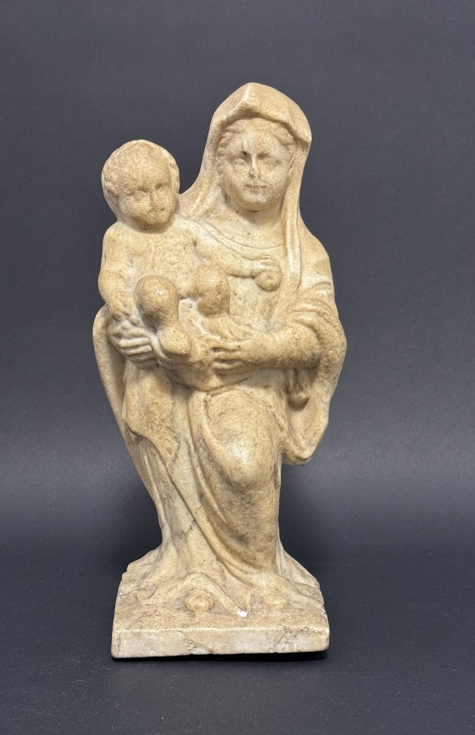 Scultura italiana (emiliana)  in marmo raffigurante Madonna con Bambino  - XVI secolo