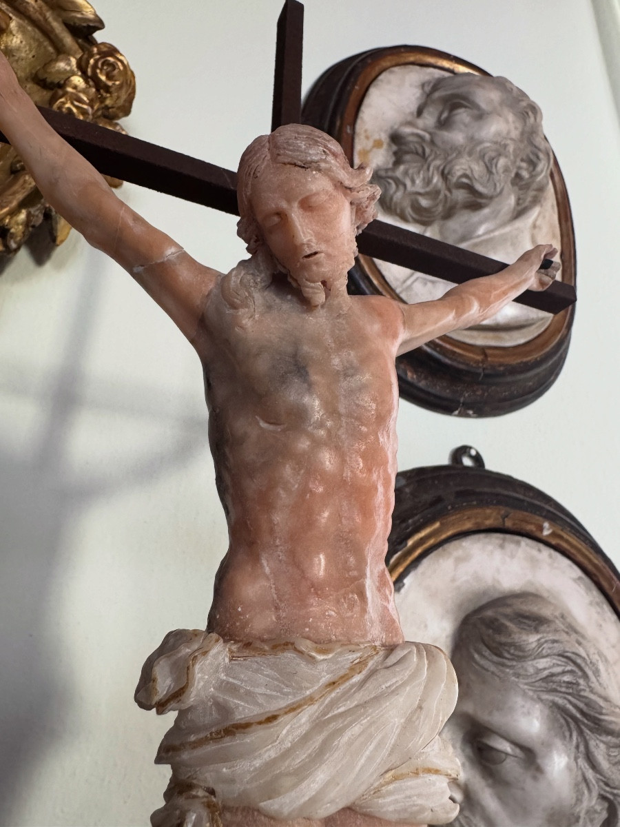 Cristo in alabastro rosa.XVIII secolo-photo-1