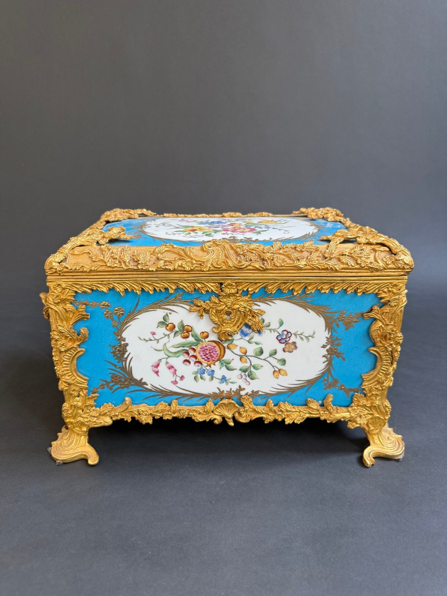 Cofanetto in porcellana e bronzo dorato - Francia XIX secolo