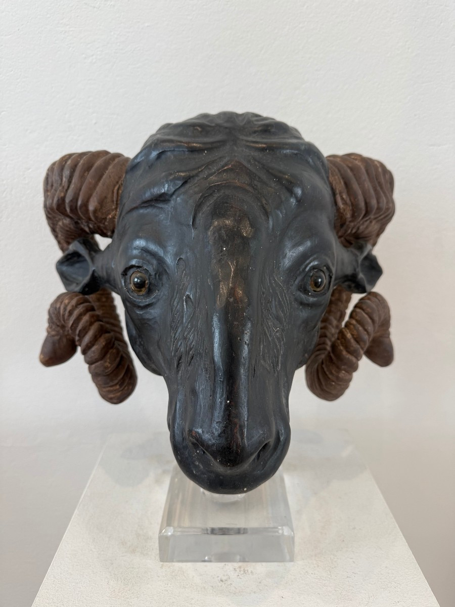 Testa di ariete in legno - Nord Europa XIX secolo