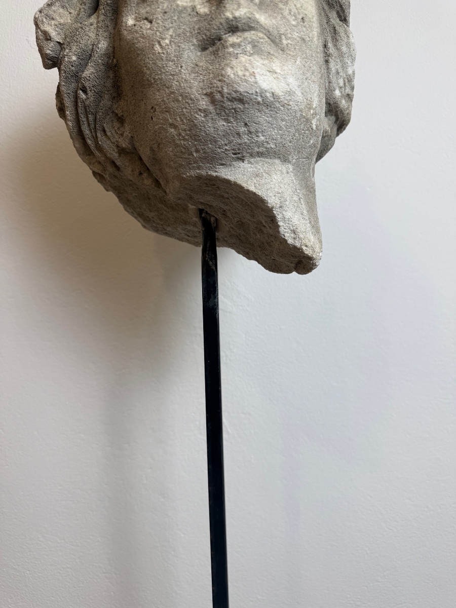 Scultura in pietra raffigurante volto di donna.XVII secolo-photo-1