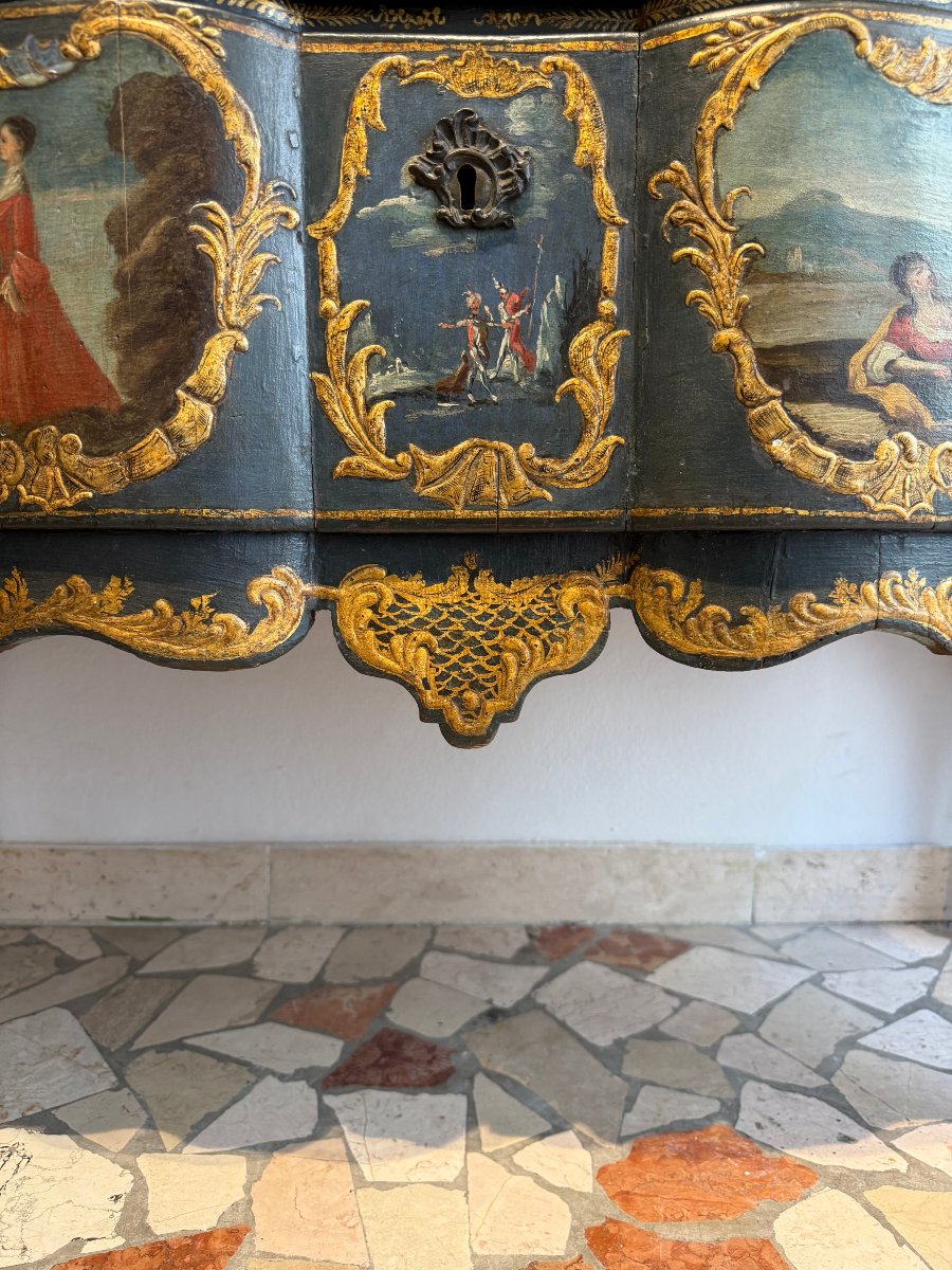 Comò mosso, laccato e dipinto - prima metà XVIII secolo. Sicilia -photo-1