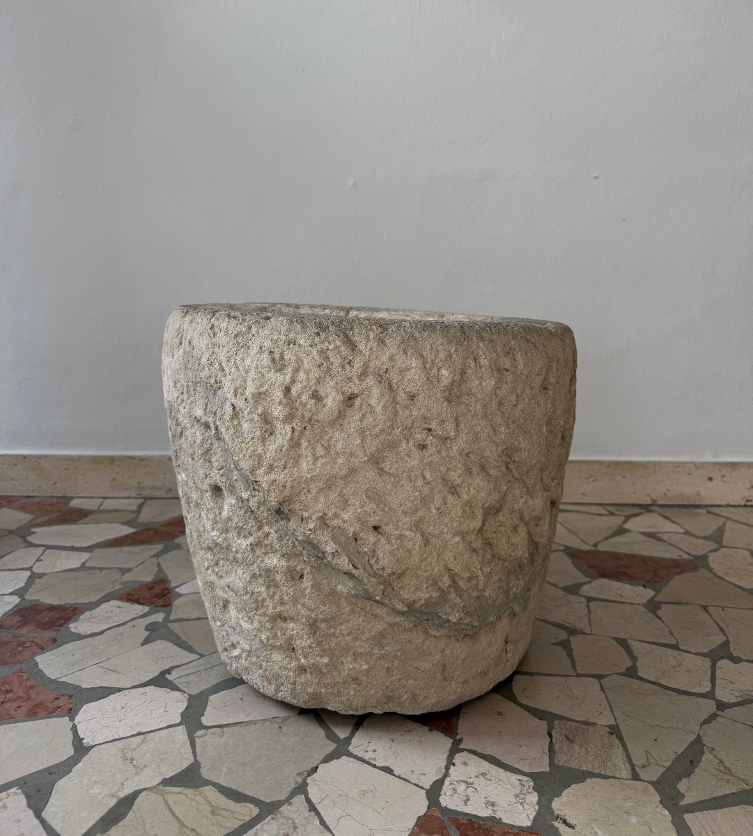 Grande mortaio in pietra - XVII secolo. Italia -photo-1