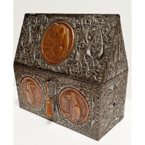 Coffret Alfred Daguet Boîte Châsse Art Nouveau Décor Gothique étain Repoussé