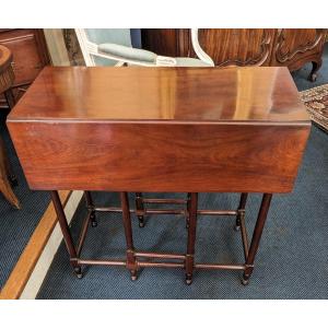 Table In Solid Mahogany Called Gate Leg From The 19th Century.