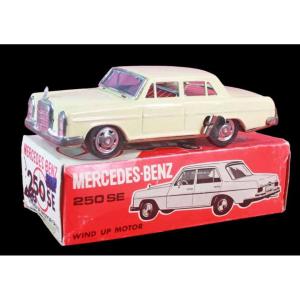 Mercedes 250 Se / Vintage Japanese Toy