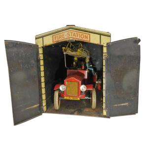 Distler Fire Department Garage 1930 / Vintage Toy