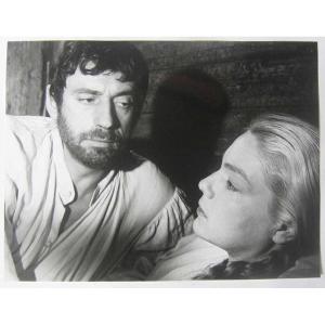 Photograph Of Yves Montand And Simone Signoret, 1957