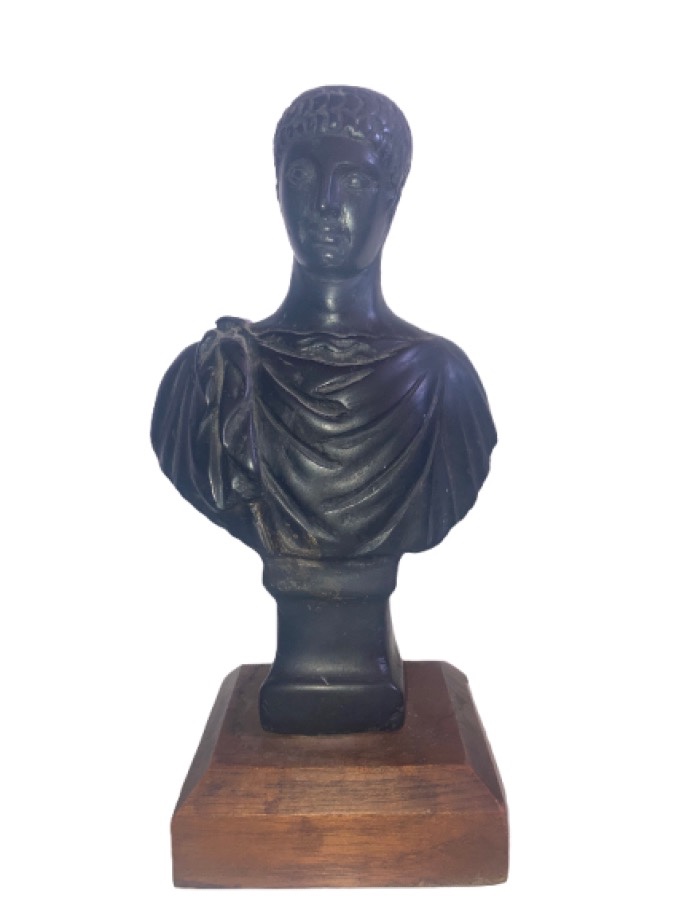 Busto in marmo nero di imperatore romano 