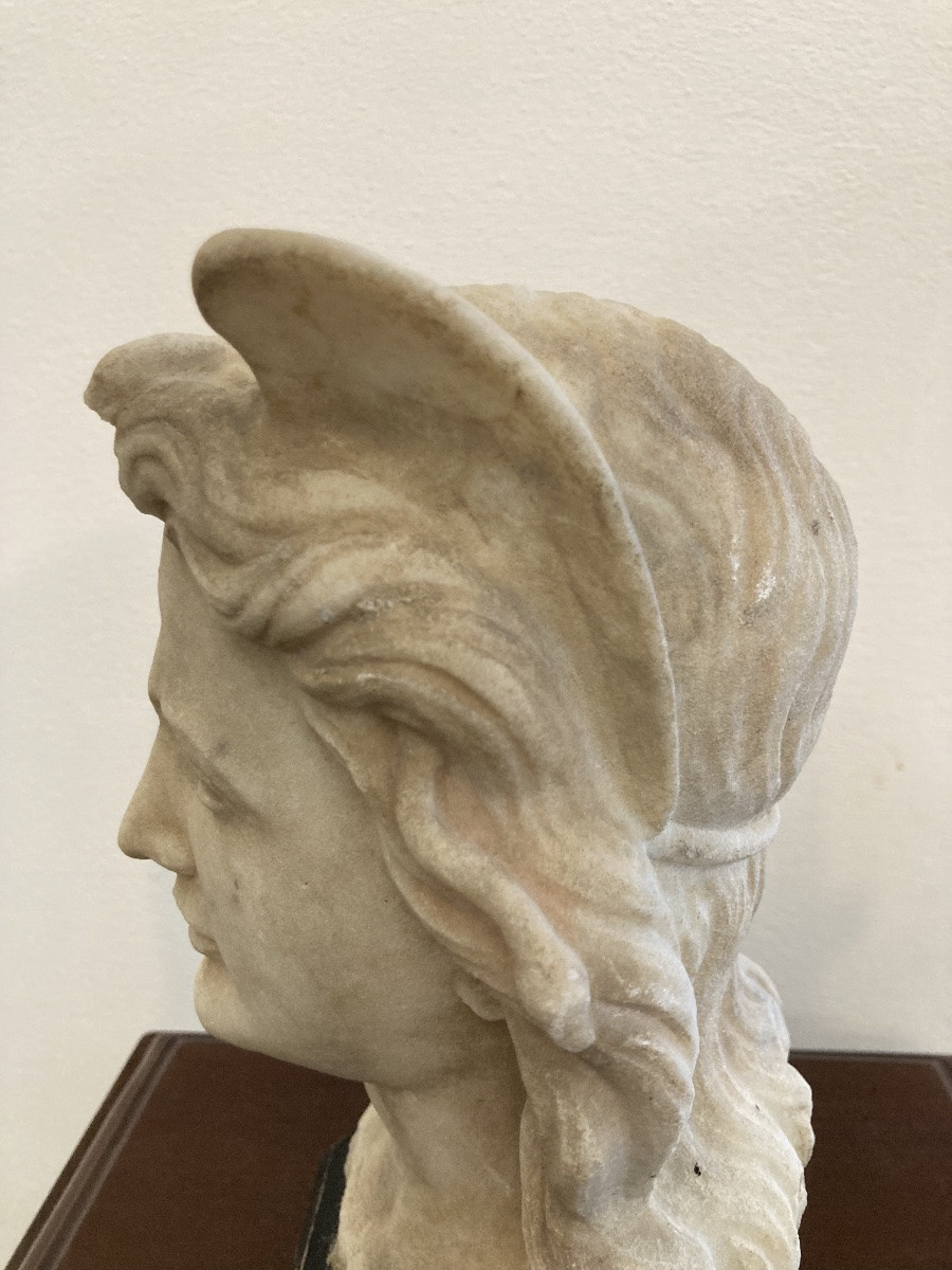Busto in marmo bianco di gusto classico -photo-3