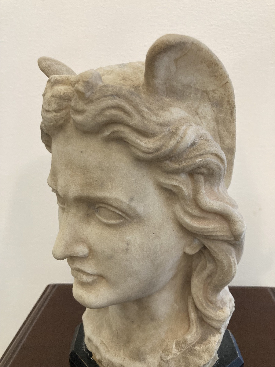 Busto in marmo bianco di gusto classico -photo-4