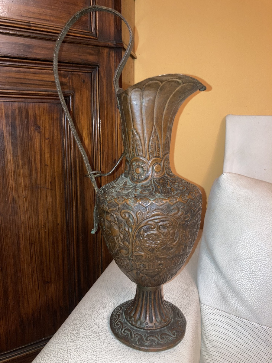 Brocca o versatoio in rame sbalzato del XVIII secolo 