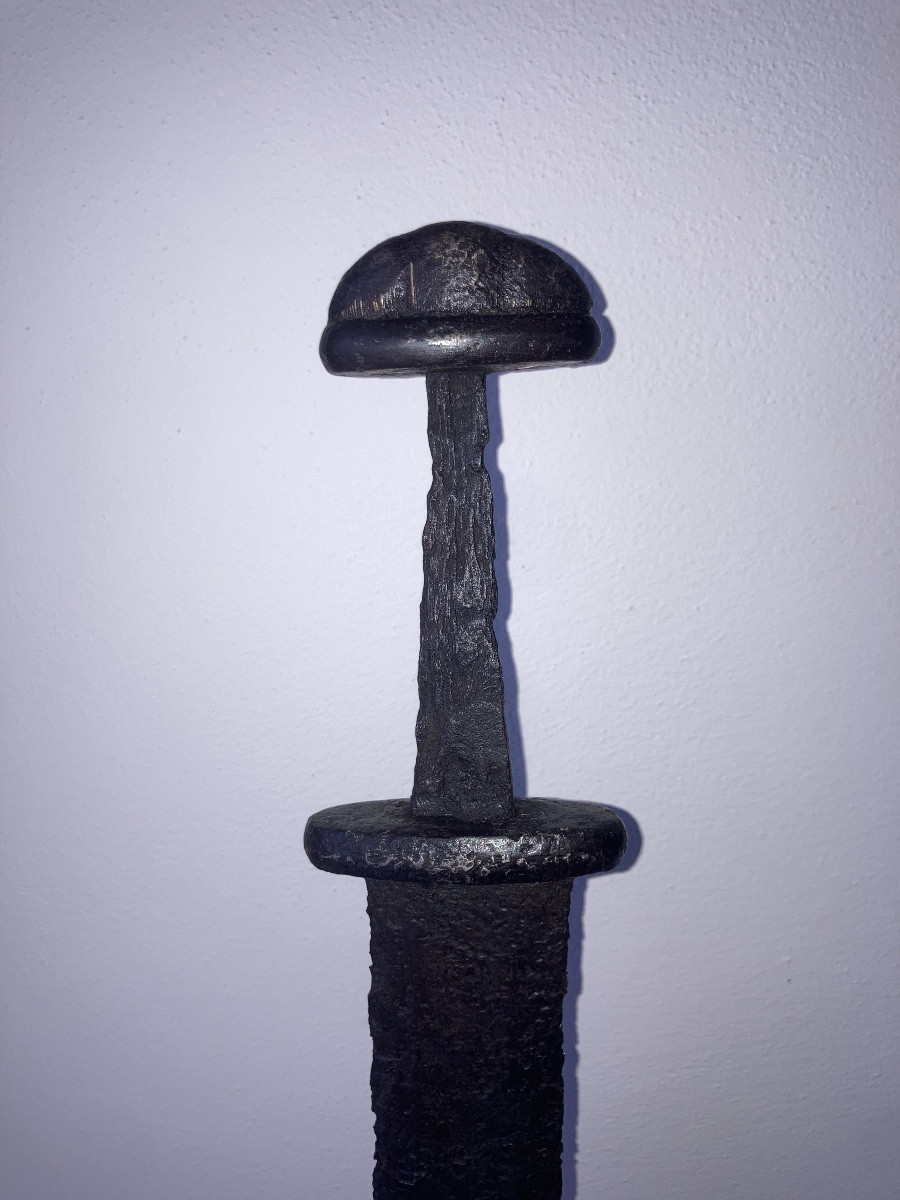 Rara spada Vikinga con resti di decorazione 