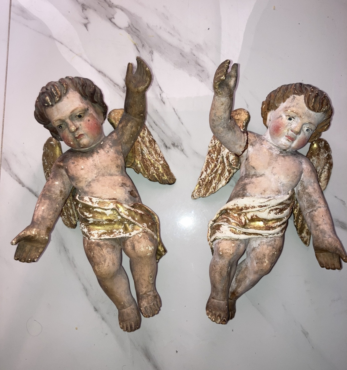 Coppia di putti policromi del XIX secolo 