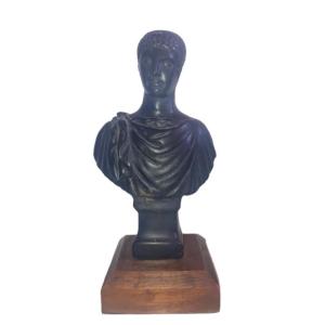 Busto in marmo nero di imperatore romano 