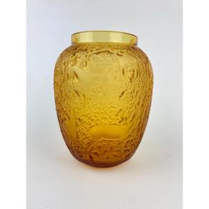 “biches” Crystal Vase By Lalique – Amber