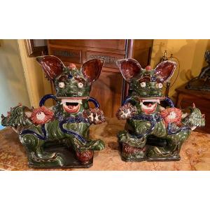 Large Pair Of Fo Dogs, In Earthenware From The 20th Century 