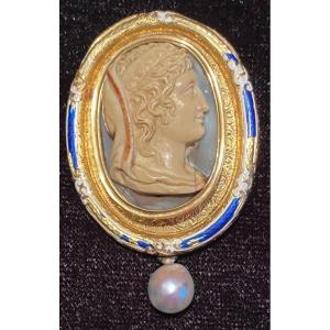 Juno, Large Agate Cameo Mounted Brooch, 19th Century