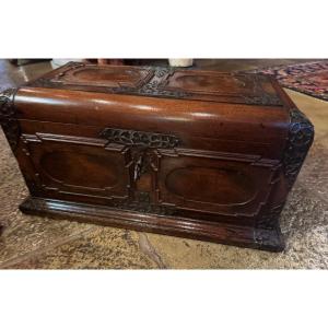 Alsatian Or German Chest, 17th Century In Walnut