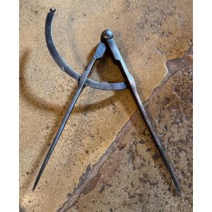 Large 17th-century Surveyor's Compass In Wrought Iron 