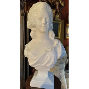 Bust Of Marie-antoinette In White Earthenware - First Half Of The 20th Century