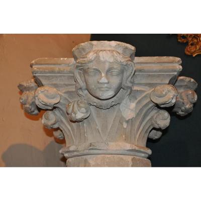 Grande Colonne à Tête d'Ange Du 13 ème Siècle